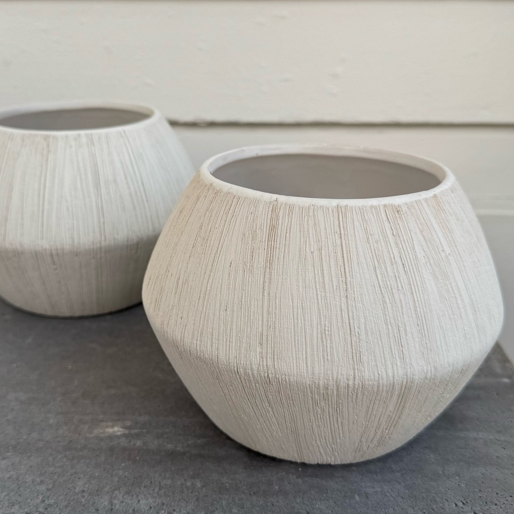 Modern White Textured Vase - Picture 4 of 5